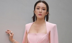 Hoa hậu đình đám showbiz xác nhận chia tay bạn trai sau 8 năm hẹn hò
