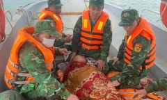 30 giờ sinh tồn trên biển của ngư dân may mắn sống sót trong vụ chìm tàu cá ở Nghệ An
