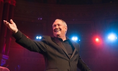 Huyền thoại âm nhạc Neil Sedaka qua đời chưa rõ nguyên nhân
