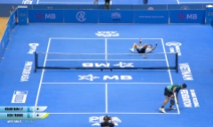 Lý Hoàng Nam nằm ra sàn đấu phản ứng với trọng tài ở giải pickleball châu Á