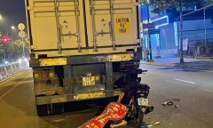 Tai nạn kinh hoàng, xe máy dính chặt vào đuôi container, thanh niên 20 tuổi tử vong