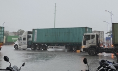 Đón con từ quê lên TP.HCM chơi, 2 mẹ con tử vong dưới gầm xe container