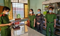 Người đàn bà hoãn ở tù đến tận 14 năm vì... sinh liên tiếp 4 con