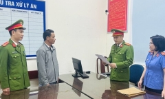 Khởi tố tài xế ô tô chửi bới và đánh công an khi bị kiểm tra nồng độ cồn