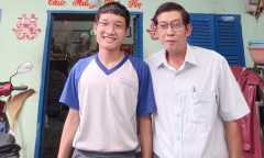 TP.HCM: Ông bố 58 tuổi 3 lần thi tốt nghiệp THPT cùng con 