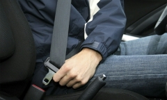 Không thắt dây an toàn khi điều khiển xe ô tô bị xử phạt bao nhiêu tiền?