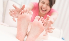 Tê đầu ngón chân cái là bệnh gì?