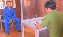 Khám nhà kẻ buôn ma túy, công an phát hiện kho