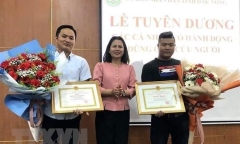 Khen thưởng 2 thanh niên dũng cảm cứu người nhảy sông ở Đắk Nông