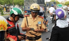 Quên không mang giấy tờ xe bị phạt bao nhiêu?