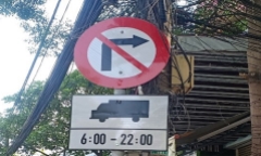 Biển nào không cho phép rẽ phải?