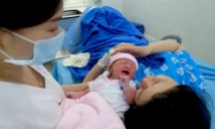 Tin thời sự mới ngày 3/10: Đề xuất hỗ trợ người dân sinh bé gái, cân bằng nam nữ