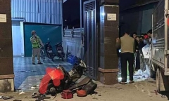 Hiện trường vụ xe máy chở 3 tông trực diện xe tải, 1 thiếu niên tử vong 