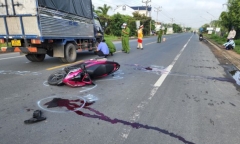 Tin tức tai nạn giao thông mới ngày 6/5: Xe máy tông trực diện xe tải, 2 thanh niên nguy kịch