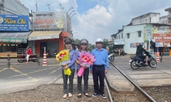 Tin thời sự hôm nay (24/8): Khen thưởng 2 nữ nhân viên đường sắt cứu người