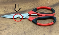 Lỗ khuyết trên kéo có tác dụng gì?