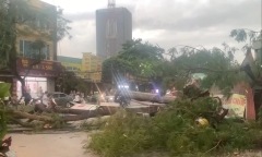 Thủ tướng  Phạm Minh Chính: Phải bằng mọi cách tiếp cận những nơi bị chia cắt do bão lũ, thiên tai