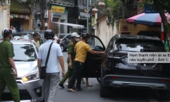 Tin tức tai nạn giao thông mới ngày 17/9: Lái xe ô tô nghi ngáo đá “đại náo” phố Thụy Khuê