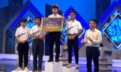 Nam sinh trường Quốc Học Huế  