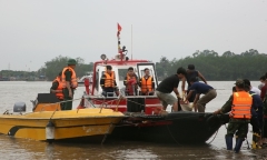 Thủ tướng chỉ đạo tập trung tìm kiếm người mất tích do chìm thuyền tại Quảng Ninh
