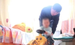 Bị đuổi việc vì bạo hành, bảo mẫu trả thù tàn nhẫn khiến bố mẹ bé trai chết lặng