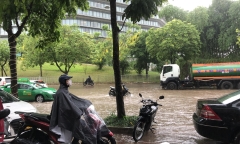 Mưa giông, hàng nghìn cú sét đánh xuống miền Bắc sáng nay (5/6)