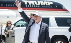 Ông Trump đề nghị người ủng hộ tài trợ cho máy bay 