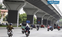Lắp màn hình LED ở gầm cầu cạn: Góc nhìn chuyên gia, hiệu quả và nguy cơ tiềm ẩn