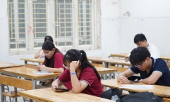 Hơn 390 thí sinh vắng mặt trong buổi thi Ngữ văn lớp 10 tại Hà Nội, 1 thí sinh mang điện thoại vào phòng thi