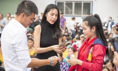 Thủy Tiên bị chỉ trích