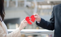 Kết hôn 10 năm, vợ kiên quyết ly dị chồng vì một thói quen