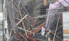 Hiện trường vụ sập giàn giáo nhà đang xây ở Cần Thơ, 3 người bị thương
