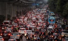 Ngày làm việc cuối cùng trước nghỉ Tết, đường phố Hà Nội tắc cứng bất kể giờ giấc