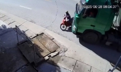 Clip: Bất cẩn qua đường, người đi xe máy suýt mất mạng dưới bánh xe đầu kéo