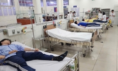 5 học sinh trường THPT ở TP.HCM nhập viện cấp cứu sau bữa ăn ở căng tin