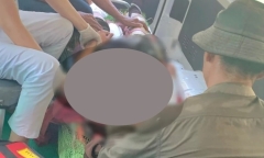 Người phụ nữ bị thương nặng vì đá núi lăn đè lên người