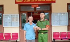 Tìm chủ nhân số tiền lớn bị bỏ quên tại cây ATM ở Quảng Trị