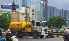 TP.HCM: Tai nạn nghiêm trọng giữa xe bồn và xe máy, một phụ nữ tử vong