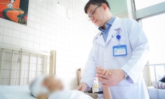 Tình hình sức khoẻ bé trai bị cây rơi trúng đầu ở TP.HCM hiện ra sao?