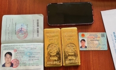 Bí ẩn trong 2 ống quần của người đàn ông lén lút tại khu vực biên giới 