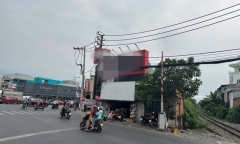 Bắt đối tượng cầm dao xông vào cửa hàng cướp tiền ở TP.HCM
