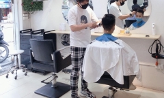 Hà Nội cho phép mở dịch vụ cắt tóc, gội đầu, quán ăn từ 0h ngày 22/6