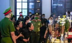 Lễ tang 3 cảnh sát cứu hỏa hy sinh: Nhói lòng hình ảnh người thân, đồng đội nghẹn ngào trước linh cữu 