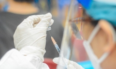 Hướng dẫn tiêm vaccine ngừa COVID-19 cho người từng là F0