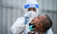 Biến thể Omicron có thể làm thay đổi cách thức lấy mẫu xét nghiệm COVID-19