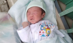 Bé gái sơ sinh bị bỏ rơi tại sân bóng ở Tây Ninh 