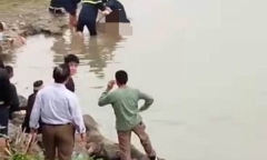 Bàng hoàng phát hiện thi thể cô giáo mầm non trên sông Lô