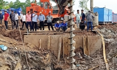 Bố bé trai 10 tuổi rơi xuống trụ bê tông ở Đồng Tháp: Nghe tiếng con kêu cứu khoảng 10 phút