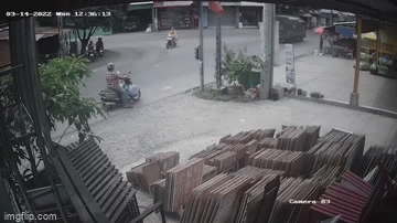 Vụ 2 công an, 1 phạm nhân bị thương sau tai nạn giữa ngã tư: Nhân chứng nói gì?