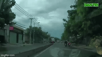 Vụ bị giật điện thoại, cô gái ngã trước đầu ô tô: 2 thiếu niên 15 tuổi khai gì?